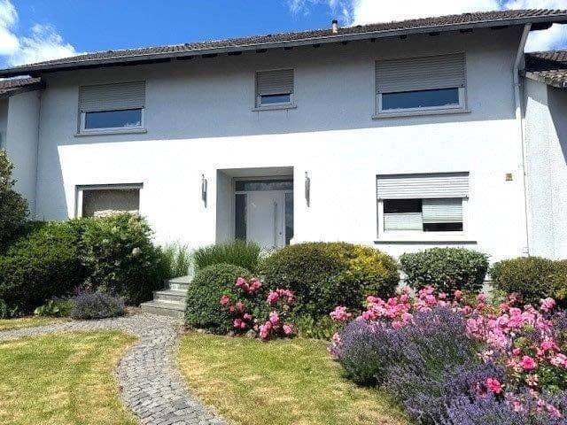 Pronájem domu 180 m², pozemek 950 m², Karben, Hessen Pronájem domu 180 m², pozemek 950 m², Karben, Hessen