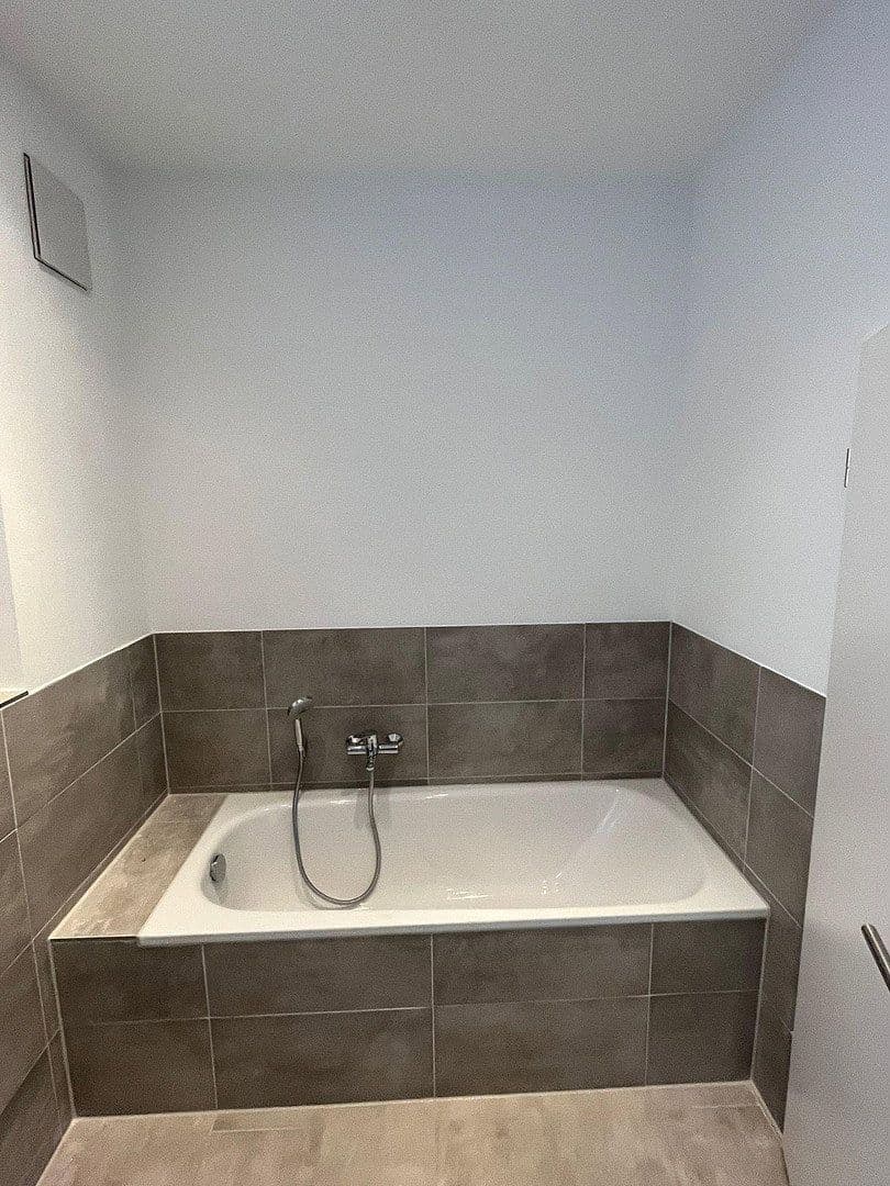 Pronájem bytu 4+1 136 m², Ländgasse 135a, Landshut, Bavorsko Pronájem bytu 4+1 136 m², Ländgasse 135a, Landshut, Bavorsko