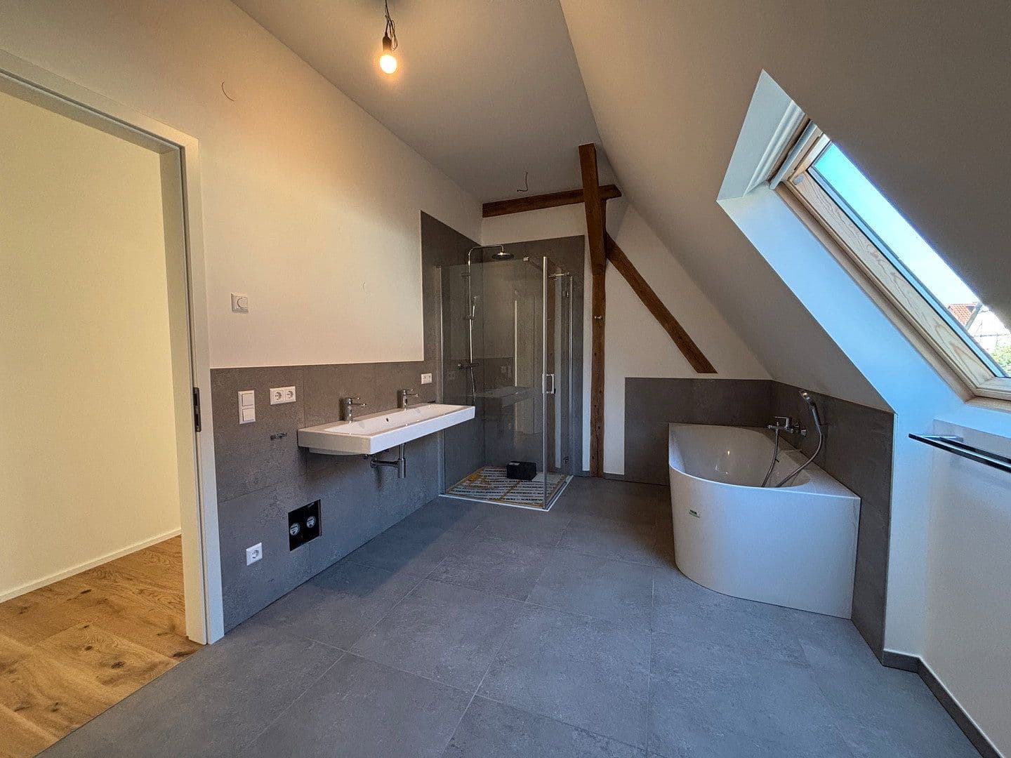 Pronájem bytu 4+kk 147 m², Niefern-Öschelbronn, Bádensko-Württembersko Pronájem bytu 4+kk 147 m², Niefern-Öschelbronn, Bádensko-Württembersko