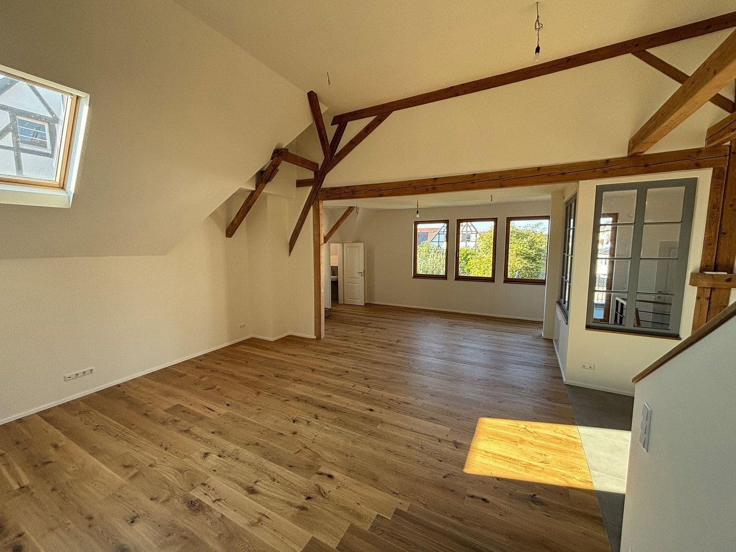 Pronájem bytu 4+kk 147 m², Niefern-Öschelbronn, Bádensko-Württembersko Pronájem bytu 4+kk 147 m², Niefern-Öschelbronn, Bádensko-Württembersko