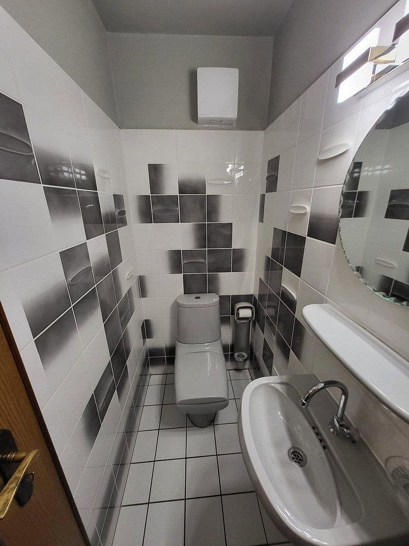 Pronájem bytu 2+1 76 m², Berliner Allee, Iserlohn, Severní Porýní-Vestfálsko Pronájem bytu 2+1 76 m², Berliner Allee, Iserlohn, Severní Porýní-Vestfálsko