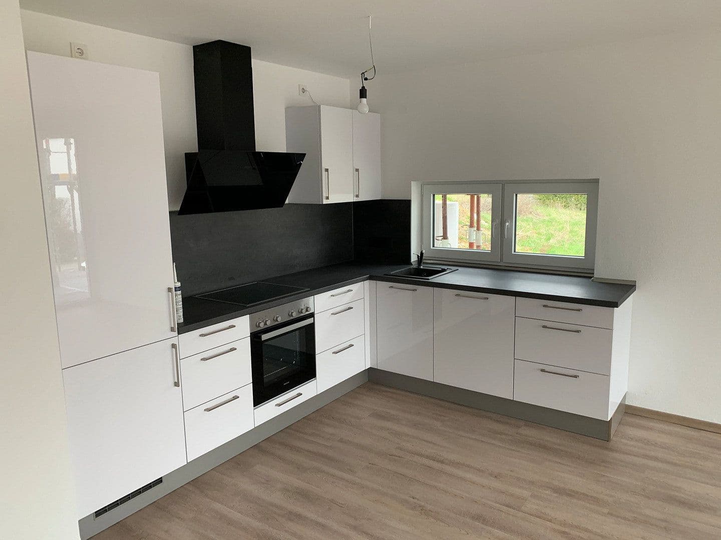 Pronájem bytu 3+1 95 m², Am Weidengraben 22, Waldbüttelbrunn, Bavorsko Pronájem bytu 3+1 95 m², Am Weidengraben 22, Waldbüttelbrunn, Bavorsko