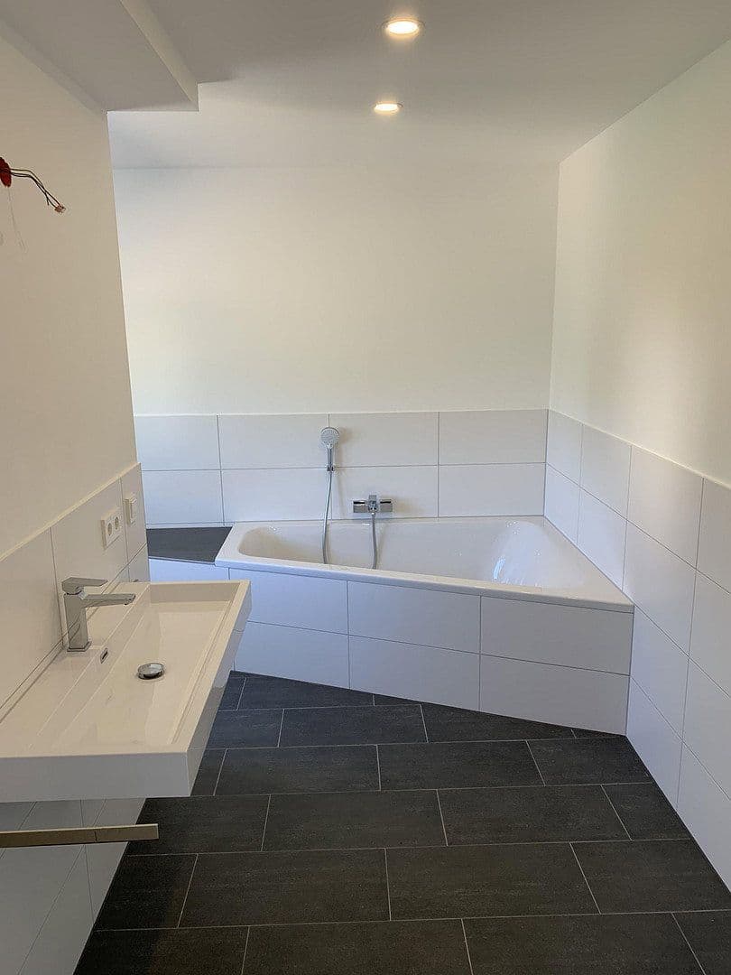Pronájem bytu 3+1 95 m², Am Weidengraben 22, Waldbüttelbrunn, Bavorsko Pronájem bytu 3+1 95 m², Am Weidengraben 22, Waldbüttelbrunn, Bavorsko