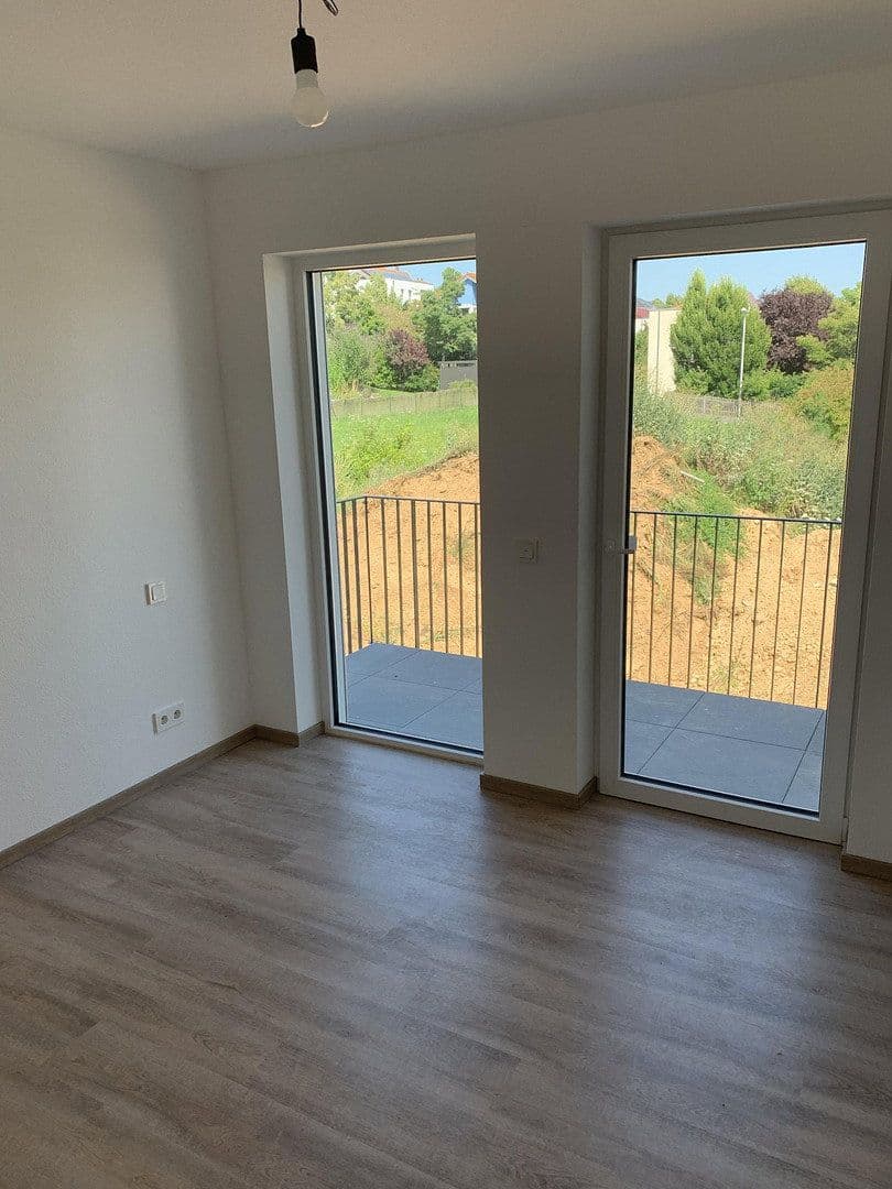 Pronájem bytu 3+1 95 m², Am Weidengraben 22, Waldbüttelbrunn, Bavorsko Pronájem bytu 3+1 95 m², Am Weidengraben 22, Waldbüttelbrunn, Bavorsko
