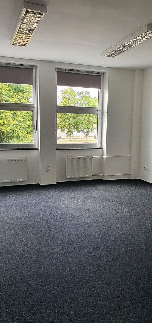 Pronájem kanceláře 2.000 m², Nagold, Bádensko-Württembersko Pronájem kanceláře 2.000 m², Nagold, Bádensko-Württembersko