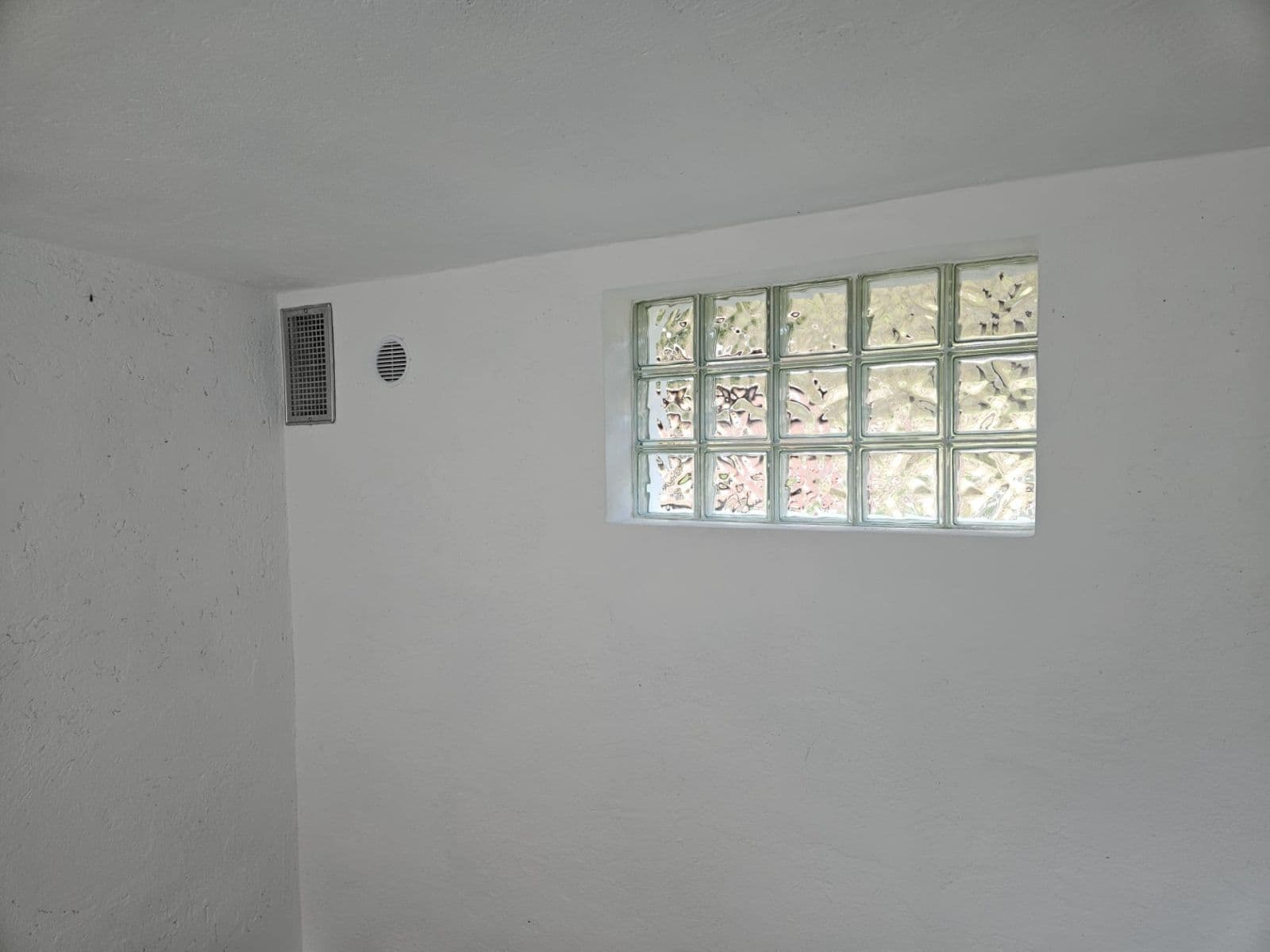 Prodej garáže 45 m², Desná, Liberecký kraj Prodej garáže 45 m², Desná, Liberecký kraj