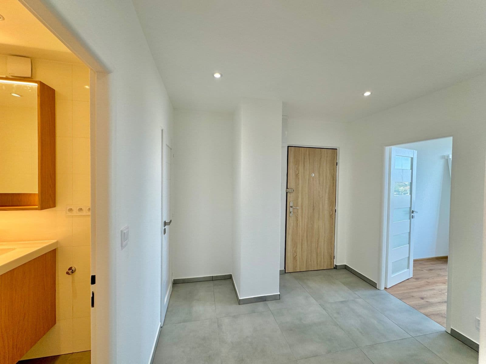 Pronájem bytu 3+1 68 m², Frýdlantská, Praha, Praha Pronájem bytu 3+1 68 m², Frýdlantská, Praha, Praha