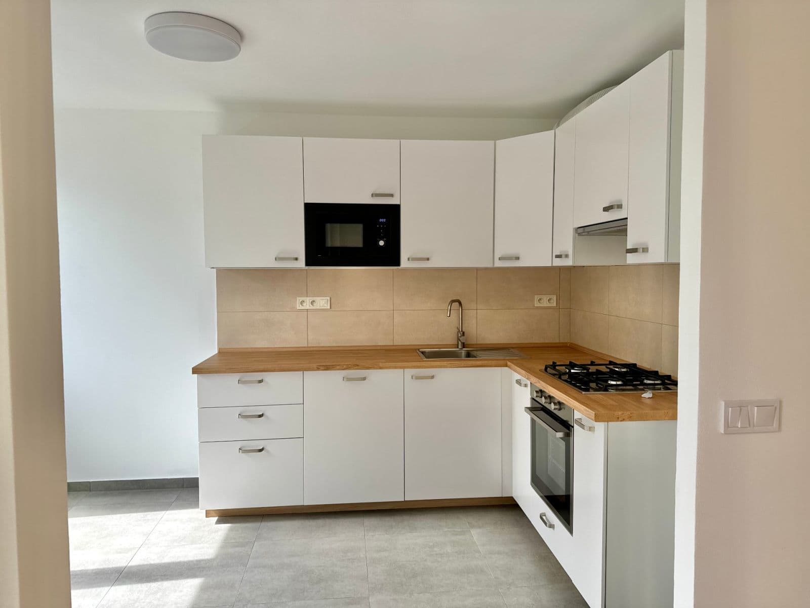 Pronájem bytu 3+1 68 m², Frýdlantská, Praha, Praha Pronájem bytu 3+1 68 m², Frýdlantská, Praha, Praha