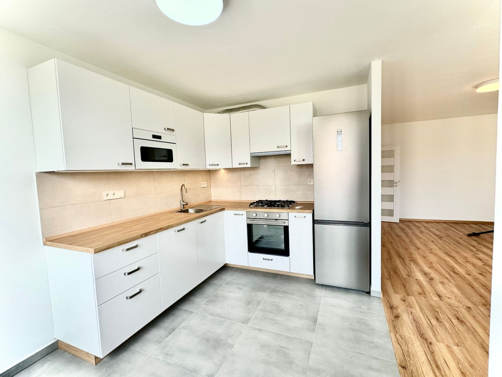 Pronájem bytu 3+1 68 m², Frýdlantská, Praha, Praha Pronájem bytu 3+1 68 m², Frýdlantská, Praha, Praha