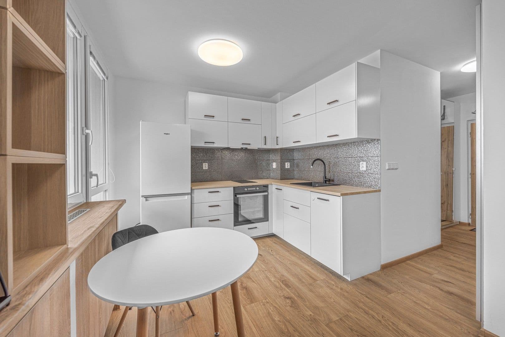 Pronájem bytu 1+kk 30 m², Benešovská, Kladno, Středočeský kraj Pronájem bytu 1+kk 30 m², Benešovská, Kladno, Středočeský kraj