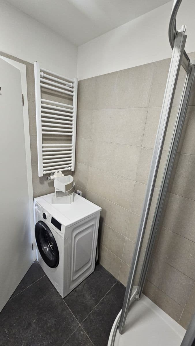 Prodej bytu 1+kk 32 m², V Kněžívce, Tuchoměřice, Středočeský kraj Prodej bytu 1+kk 32 m², V Kněžívce, Tuchoměřice, Středočeský kraj
