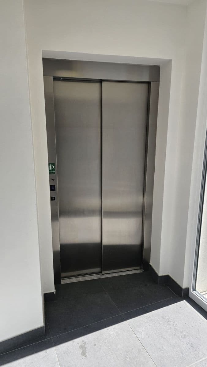 Prodej bytu 1+kk 32 m², V Kněžívce, Tuchoměřice, Středočeský kraj Prodej bytu 1+kk 32 m², V Kněžívce, Tuchoměřice, Středočeský kraj
