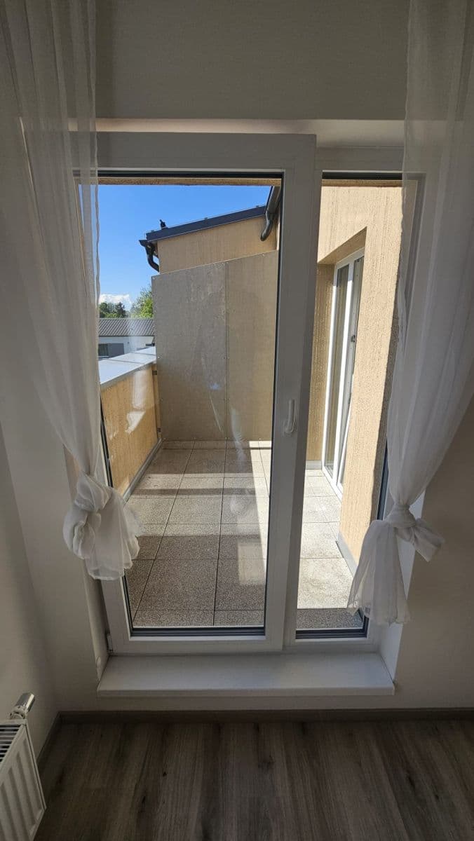 Prodej bytu 1+kk 32 m², V Kněžívce, Tuchoměřice, Středočeský kraj Prodej bytu 1+kk 32 m², V Kněžívce, Tuchoměřice, Středočeský kraj