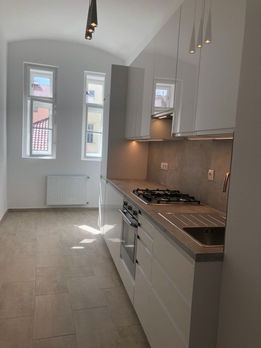 Pronájem bytu 2+1 80 m², Odborů, Praha, Praha Pronájem bytu 2+1 80 m², Odborů, Praha, Praha