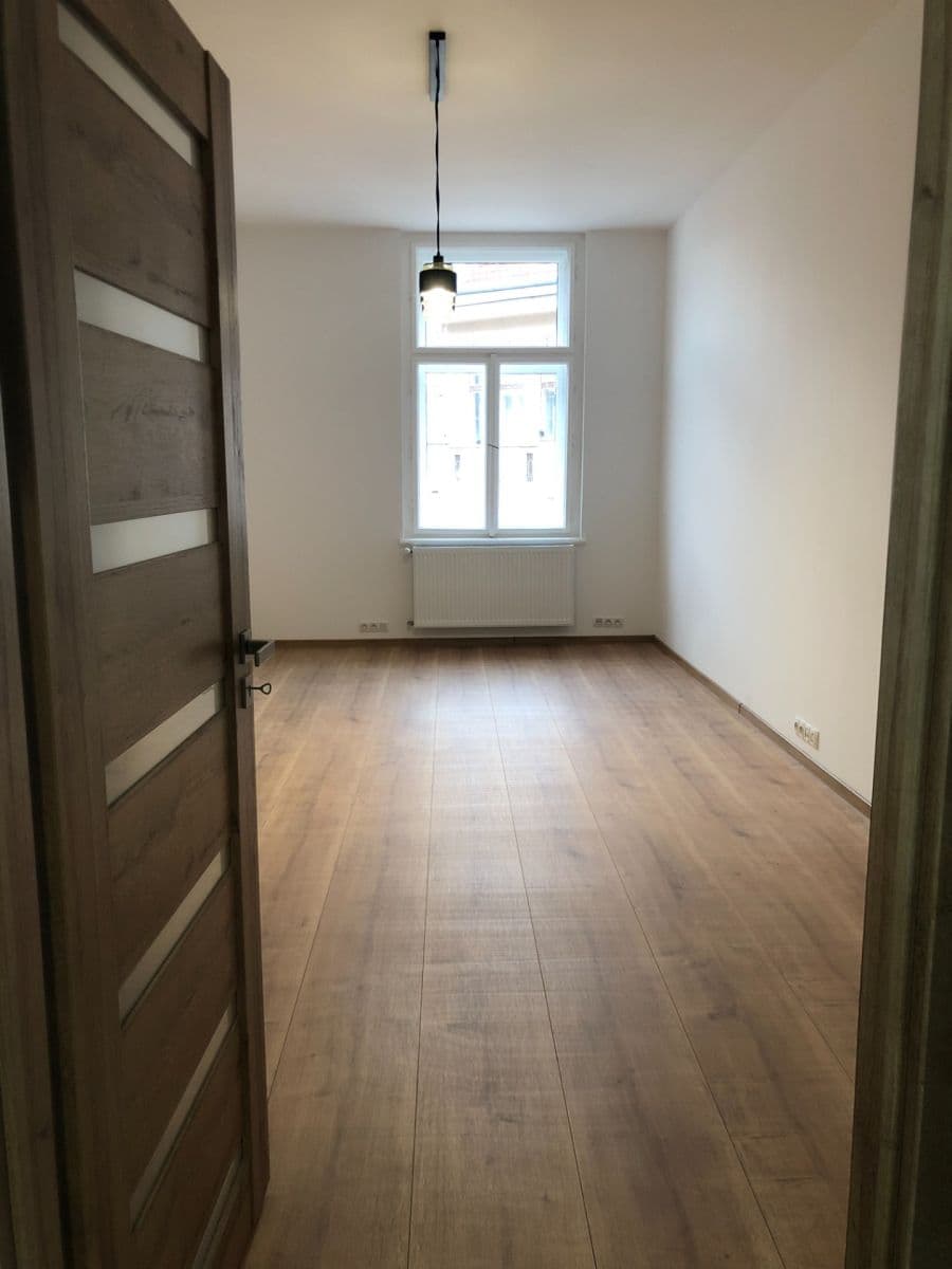 Pronájem bytu 2+1 80 m², Odborů, Praha, Praha Pronájem bytu 2+1 80 m², Odborů, Praha, Praha
