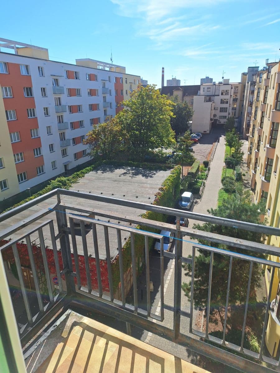 Pronájem bytu 1+kk 31 m², Na Hrádku, Pardubice, Pardubický kraj Pronájem bytu 1+kk 31 m², Na Hrádku, Pardubice, Pardubický kraj