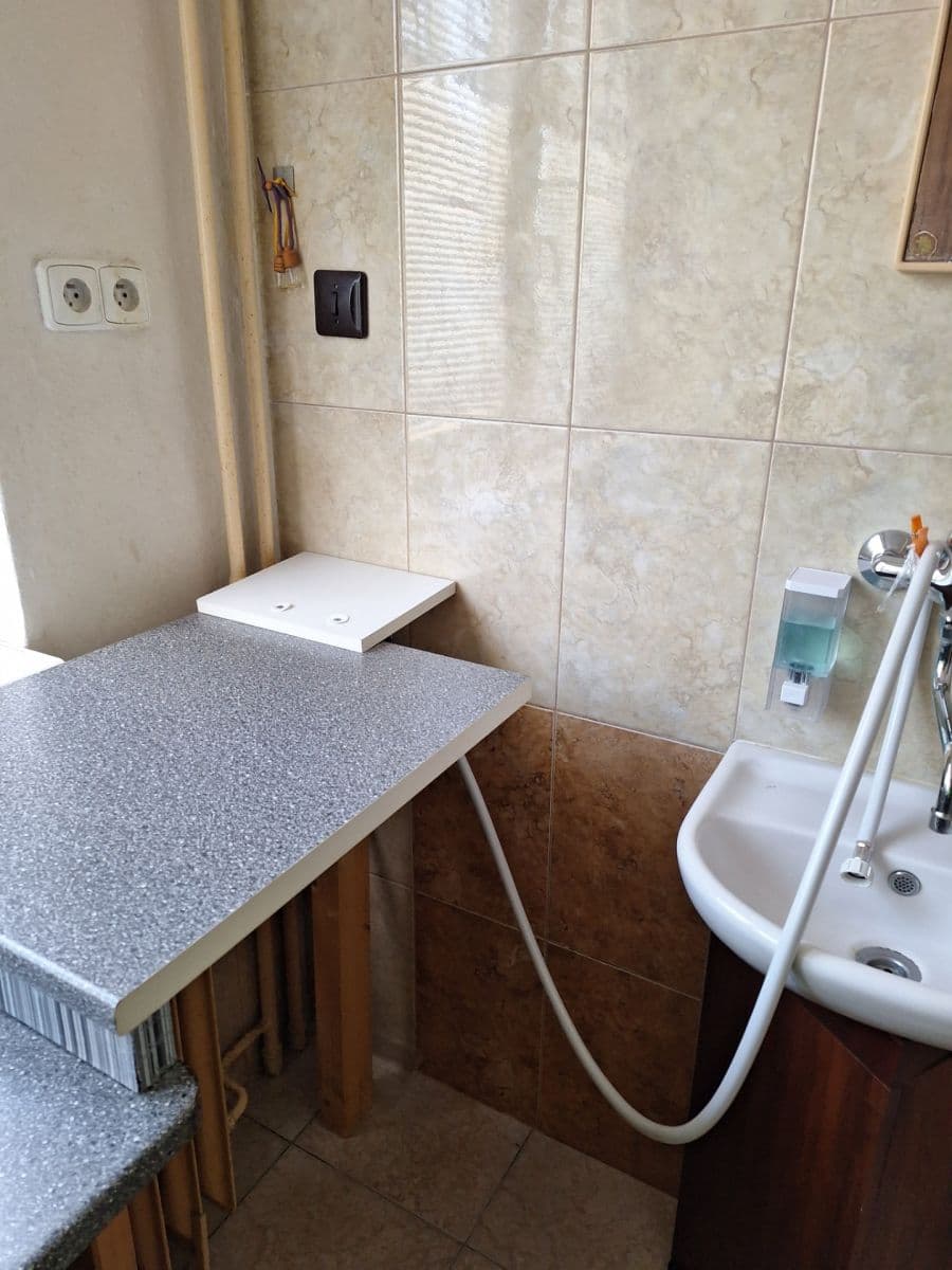 Pronájem bytu 1+kk 31 m², Na Hrádku, Pardubice, Pardubický kraj Pronájem bytu 1+kk 31 m², Na Hrádku, Pardubice, Pardubický kraj