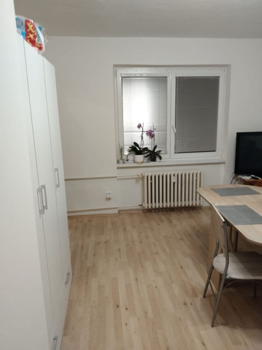 Pronájem bytu 2+kk 40 m², Kamenný Přívoz, Středočeský kraj Pronájem bytu 2+kk 40 m², Kamenný Přívoz, Středočeský kraj