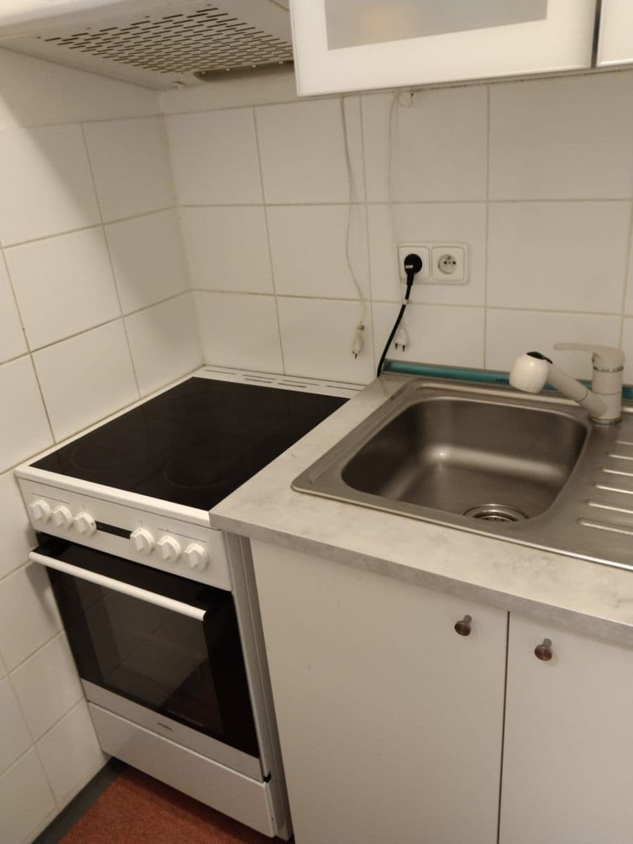 Pronájem bytu 2+kk 40 m², Kamenný Přívoz, Středočeský kraj Pronájem bytu 2+kk 40 m², Kamenný Přívoz, Středočeský kraj