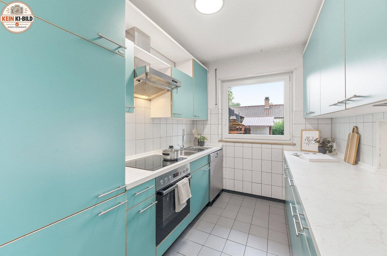 Prodej domu 115 m², pozemek 364 m², Spitzwiesenweg 8, Eningen unter Achalm, Bádensko-Württembersko Prodej domu 115 m², pozemek 364 m², Spitzwiesenweg 8, Eningen unter Achalm, Bádensko-Württembersko