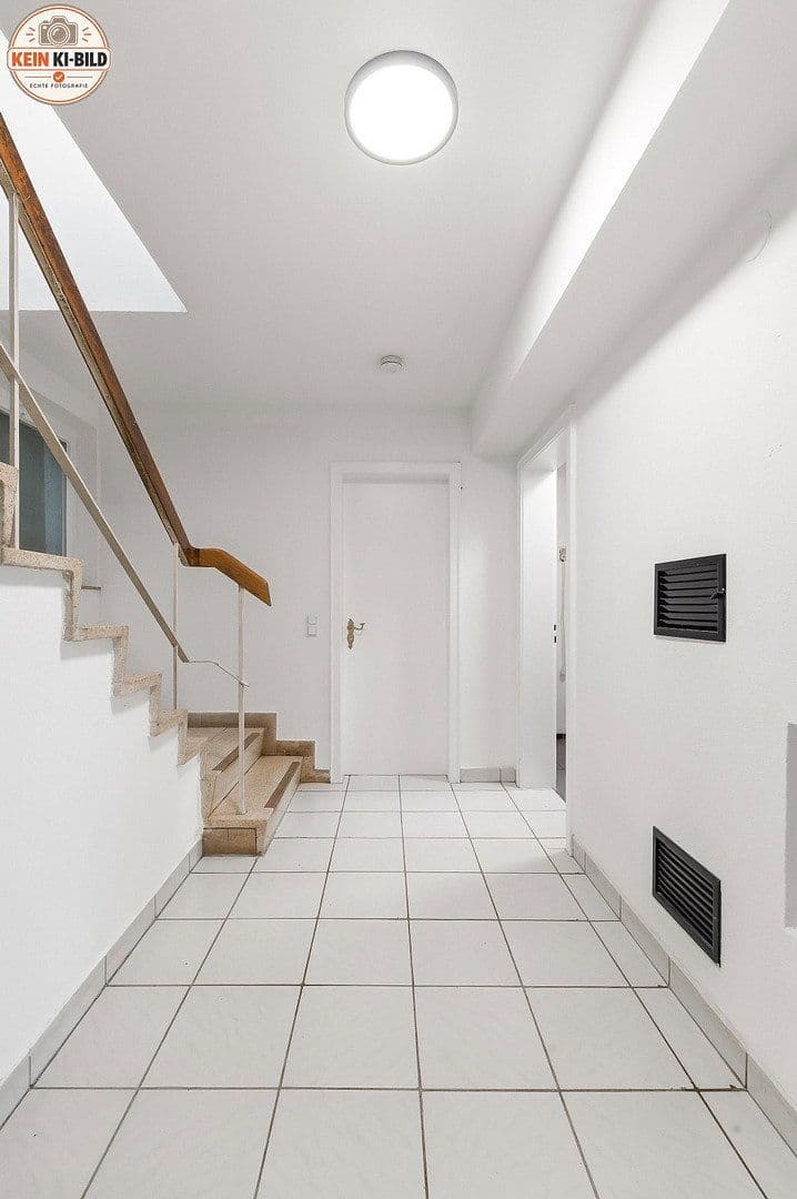 Prodej domu 115 m², pozemek 364 m², Spitzwiesenweg 8, Eningen unter Achalm, Bádensko-Württembersko Prodej domu 115 m², pozemek 364 m², Spitzwiesenweg 8, Eningen unter Achalm, Bádensko-Württembersko