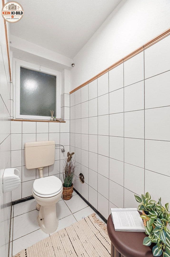 Prodej domu 115 m², pozemek 364 m², Spitzwiesenweg 8, Eningen unter Achalm, Bádensko-Württembersko Prodej domu 115 m², pozemek 364 m², Spitzwiesenweg 8, Eningen unter Achalm, Bádensko-Württembersko