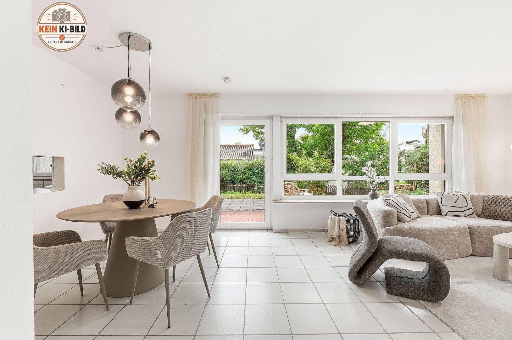 Prodej domu 115 m², pozemek 364 m², Spitzwiesenweg 8, Eningen unter Achalm, Bádensko-Württembersko Prodej domu 115 m², pozemek 364 m², Spitzwiesenweg 8, Eningen unter Achalm, Bádensko-Württembersko