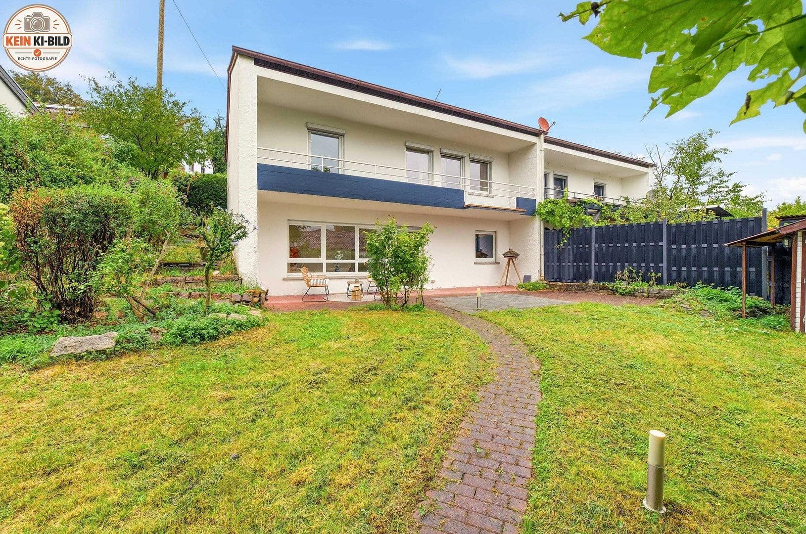 Prodej domu 115 m², pozemek 364 m², Spitzwiesenweg 8, Eningen unter Achalm, Bádensko-Württembersko Prodej domu 115 m², pozemek 364 m², Spitzwiesenweg 8, Eningen unter Achalm, Bádensko-Württembersko
