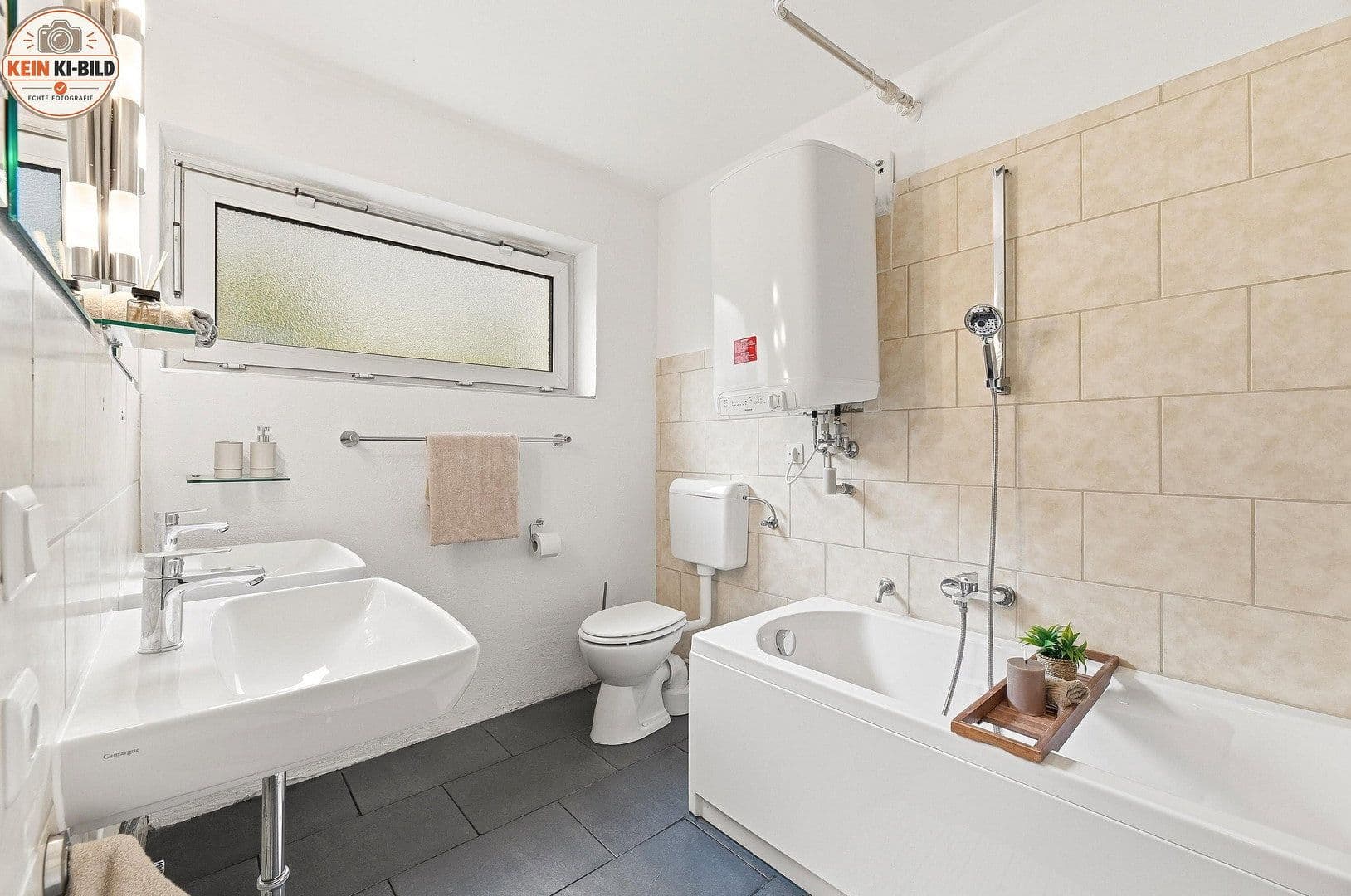 Prodej domu 115 m², pozemek 364 m², Spitzwiesenweg 8, Eningen unter Achalm, Bádensko-Württembersko Prodej domu 115 m², pozemek 364 m², Spitzwiesenweg 8, Eningen unter Achalm, Bádensko-Württembersko