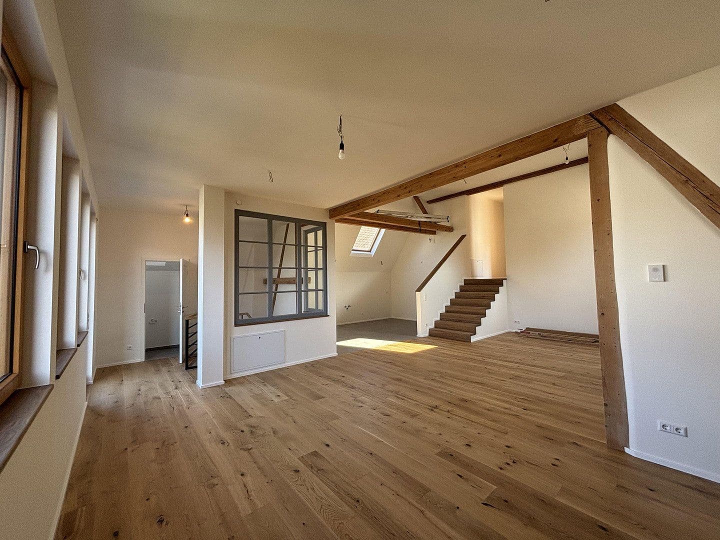 Pronájem bytu 4+kk 147 m², Niefern-Öschelbronn, Bádensko-Württembersko Pronájem bytu 4+kk 147 m², Niefern-Öschelbronn, Bádensko-Württembersko