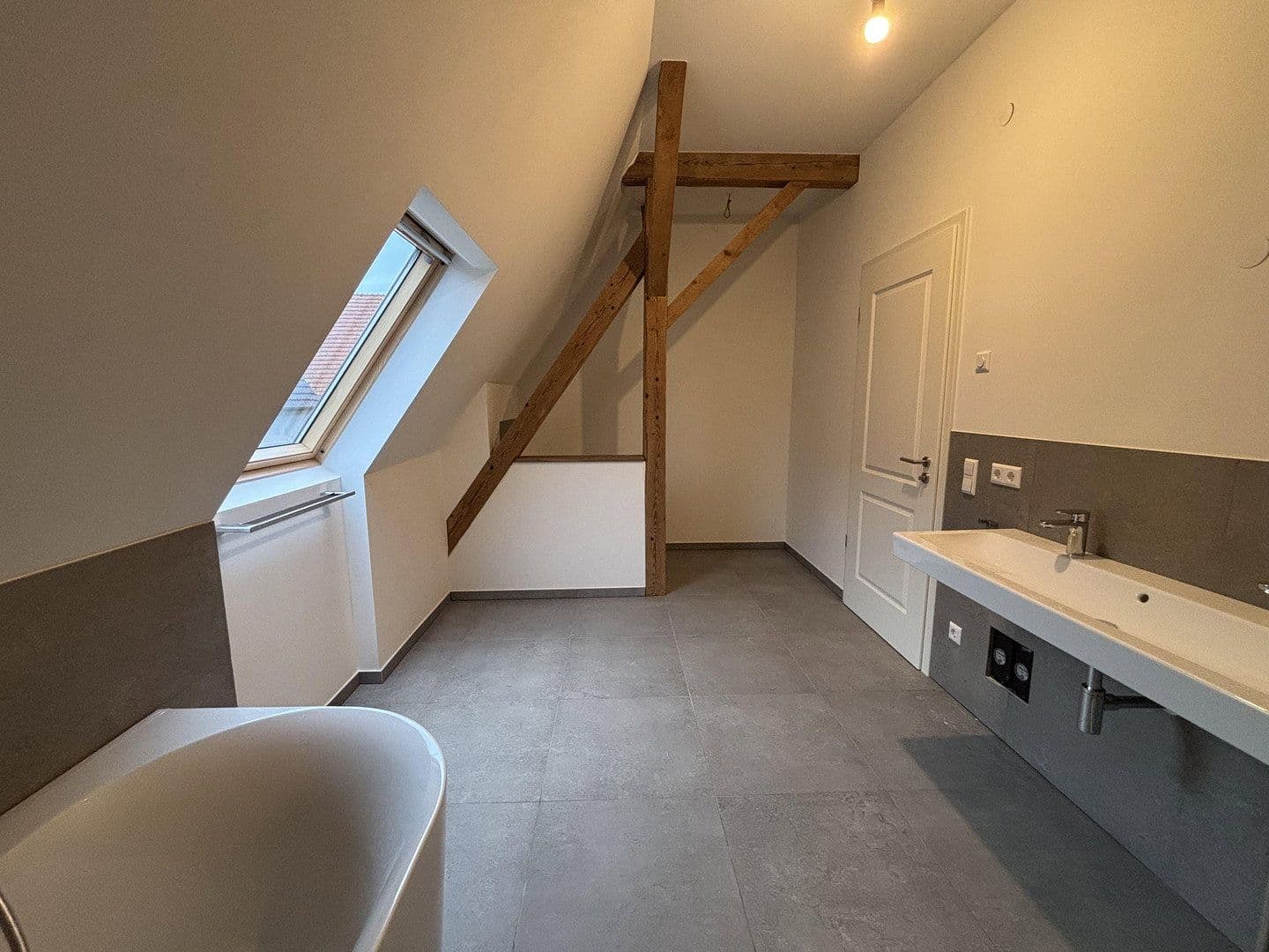 Pronájem bytu 4+kk 147 m², Niefern-Öschelbronn, Bádensko-Württembersko Pronájem bytu 4+kk 147 m², Niefern-Öschelbronn, Bádensko-Württembersko
