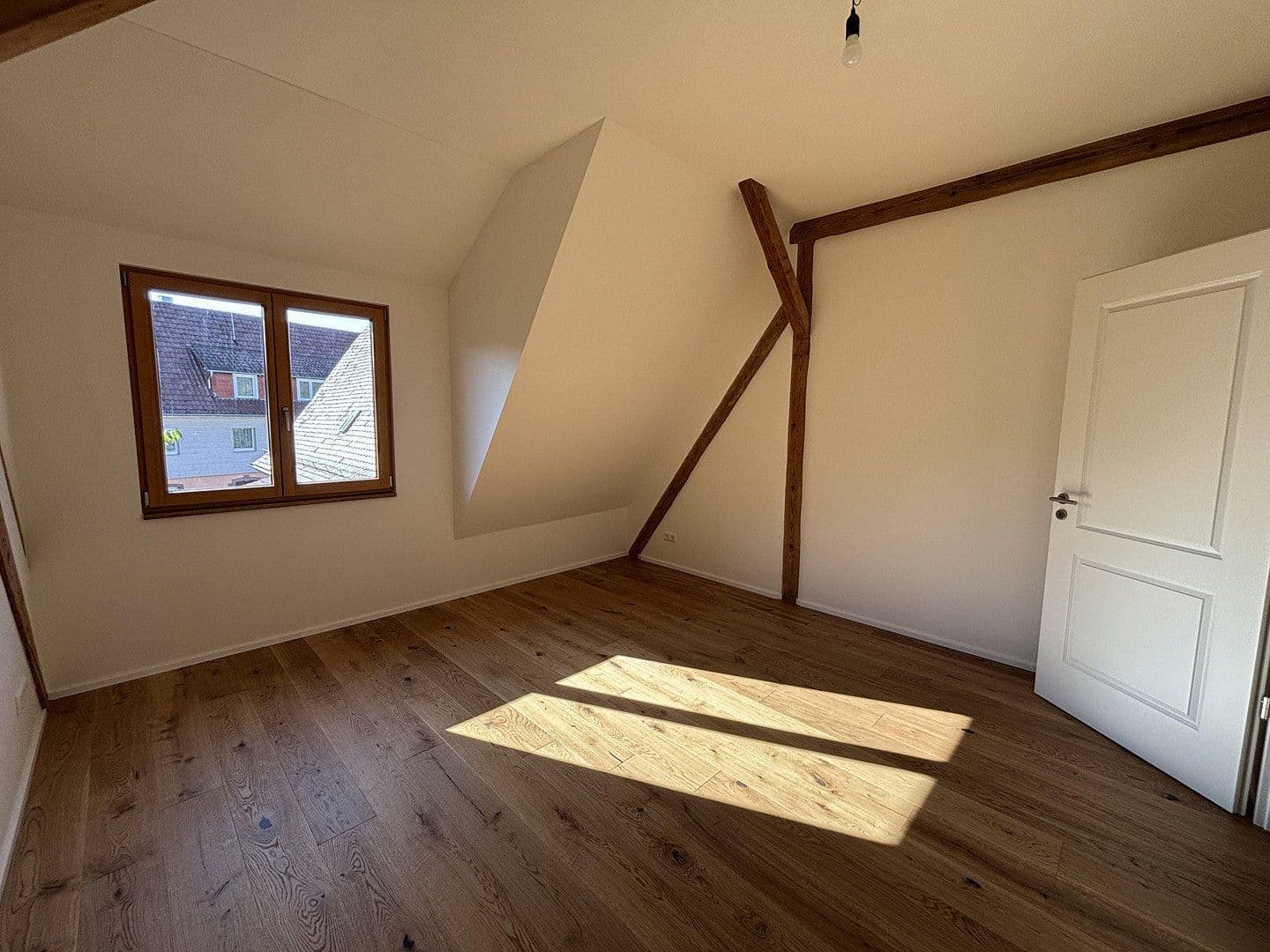 Pronájem bytu 4+kk 147 m², Niefern-Öschelbronn, Bádensko-Württembersko Pronájem bytu 4+kk 147 m², Niefern-Öschelbronn, Bádensko-Württembersko