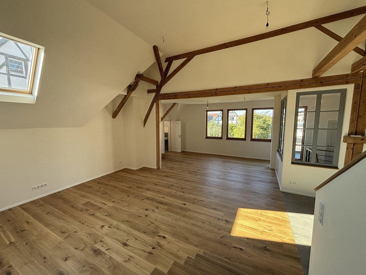 Pronájem bytu 4+kk 147 m², Niefern-Öschelbronn, Bádensko-Württembersko Pronájem bytu 4+kk 147 m², Niefern-Öschelbronn, Bádensko-Württembersko