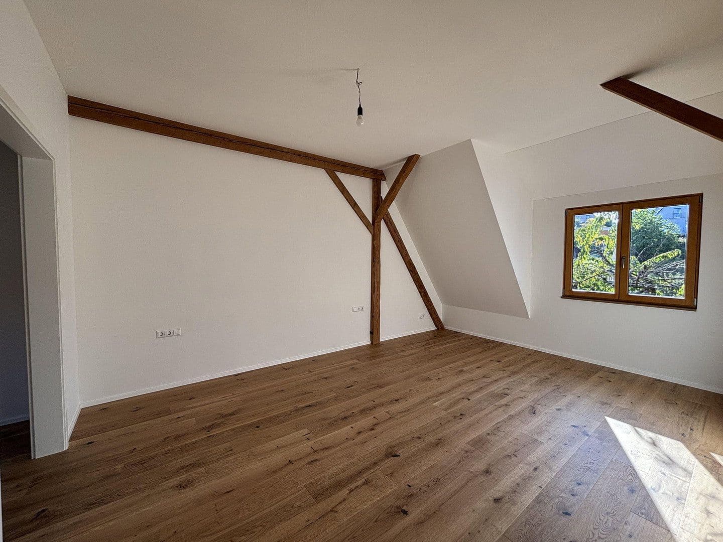 Pronájem bytu 4+kk 147 m², Niefern-Öschelbronn, Bádensko-Württembersko Pronájem bytu 4+kk 147 m², Niefern-Öschelbronn, Bádensko-Württembersko
