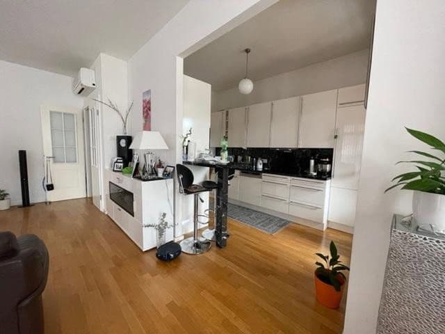 Prodej bytu 3+1 120 m², Berlin, Berlín Prodej bytu 3+1 120 m², Berlin, Berlín