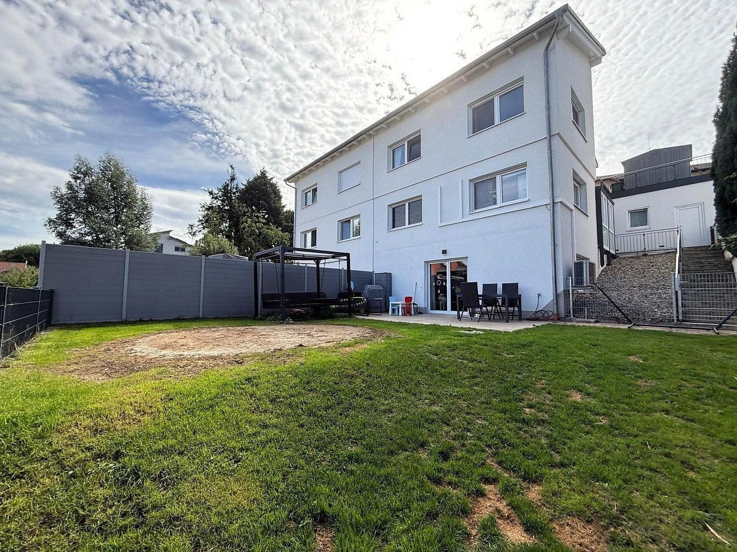 Prodej domu 193 m², pozemek 445 m², Kuppenheim, Bádensko-Württembersko Prodej domu 193 m², pozemek 445 m², Kuppenheim, Bádensko-Württembersko