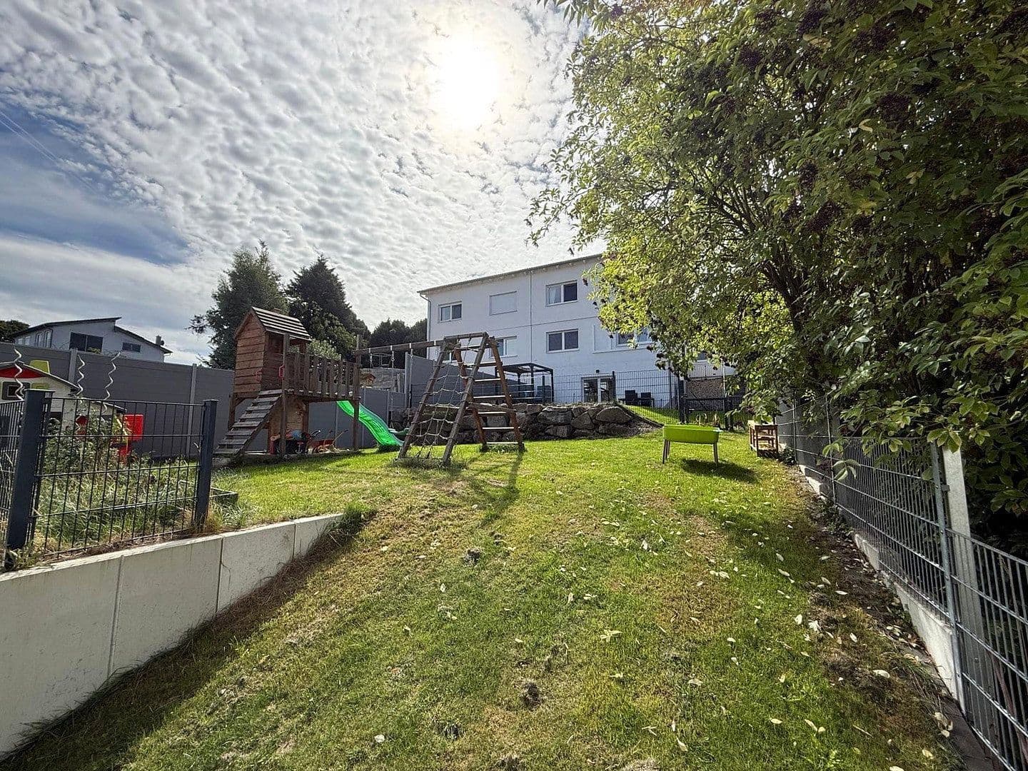 Prodej domu 193 m², pozemek 445 m², Kuppenheim, Bádensko-Württembersko Prodej domu 193 m², pozemek 445 m², Kuppenheim, Bádensko-Württembersko