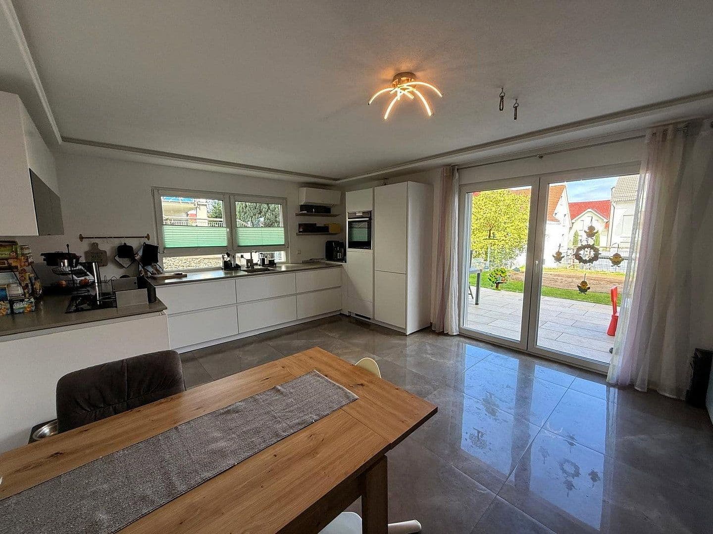 Prodej domu 193 m², pozemek 445 m², Kuppenheim, Bádensko-Württembersko Prodej domu 193 m², pozemek 445 m², Kuppenheim, Bádensko-Württembersko