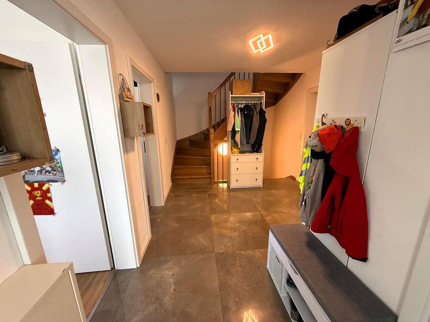 Prodej domu 193 m², pozemek 445 m², Kuppenheim, Bádensko-Württembersko Prodej domu 193 m², pozemek 445 m², Kuppenheim, Bádensko-Württembersko