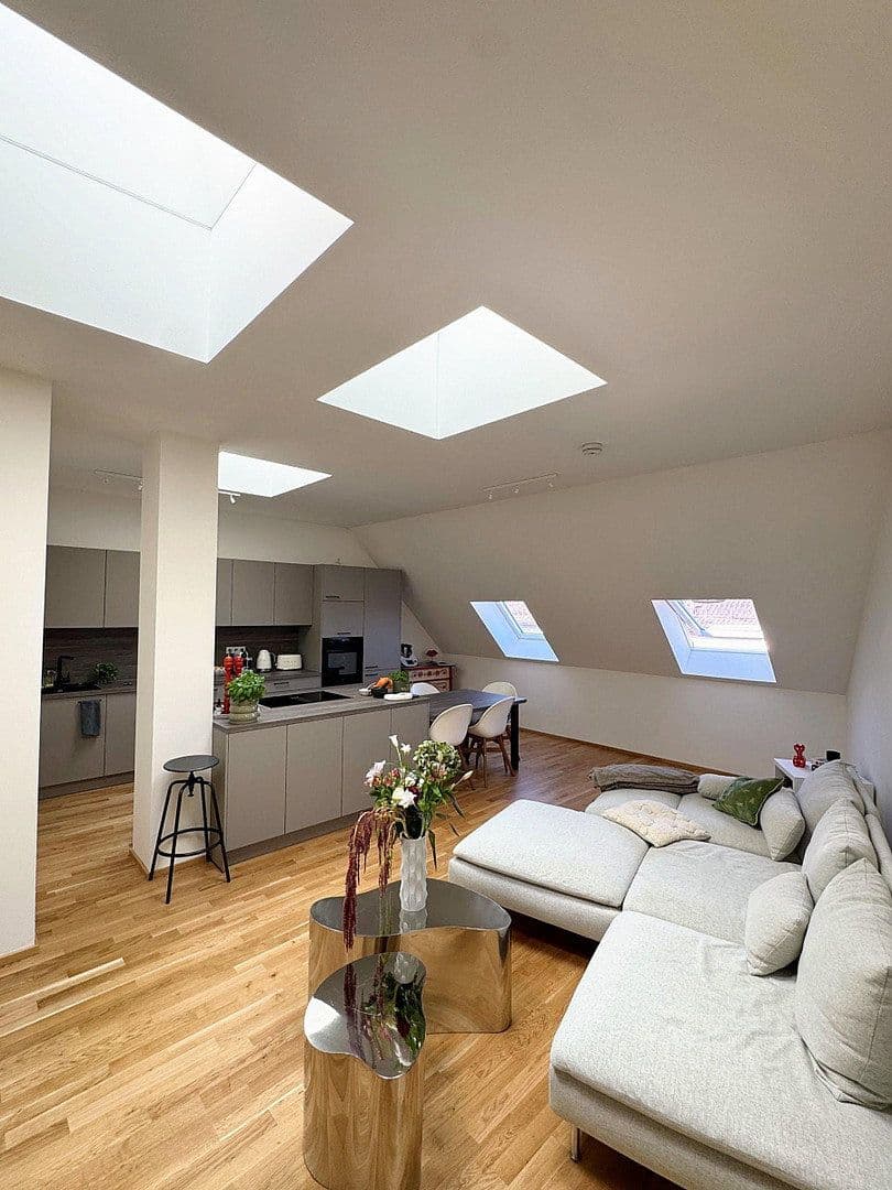 Pronájem bytu 3+1 102 m², Leonhardstraße 29, Nürnberg, Bavorsko Pronájem bytu 3+1 102 m², Leonhardstraße 29, Nürnberg, Bavorsko