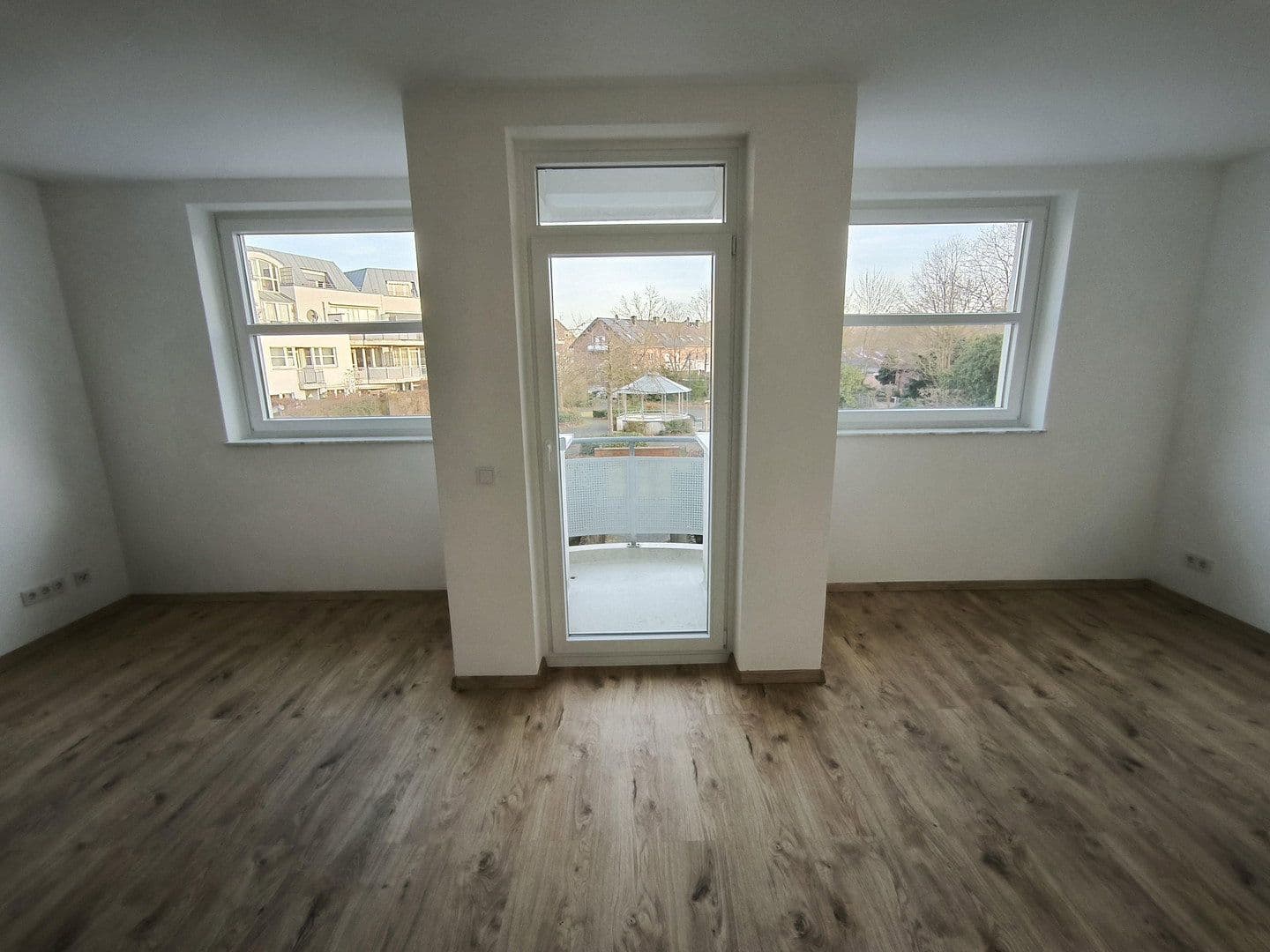 Pronájem bytu 1+1 39 m², Neuss, Severní Porýní-Vestfálsko Pronájem bytu 1+1 39 m², Neuss, Severní Porýní-Vestfálsko