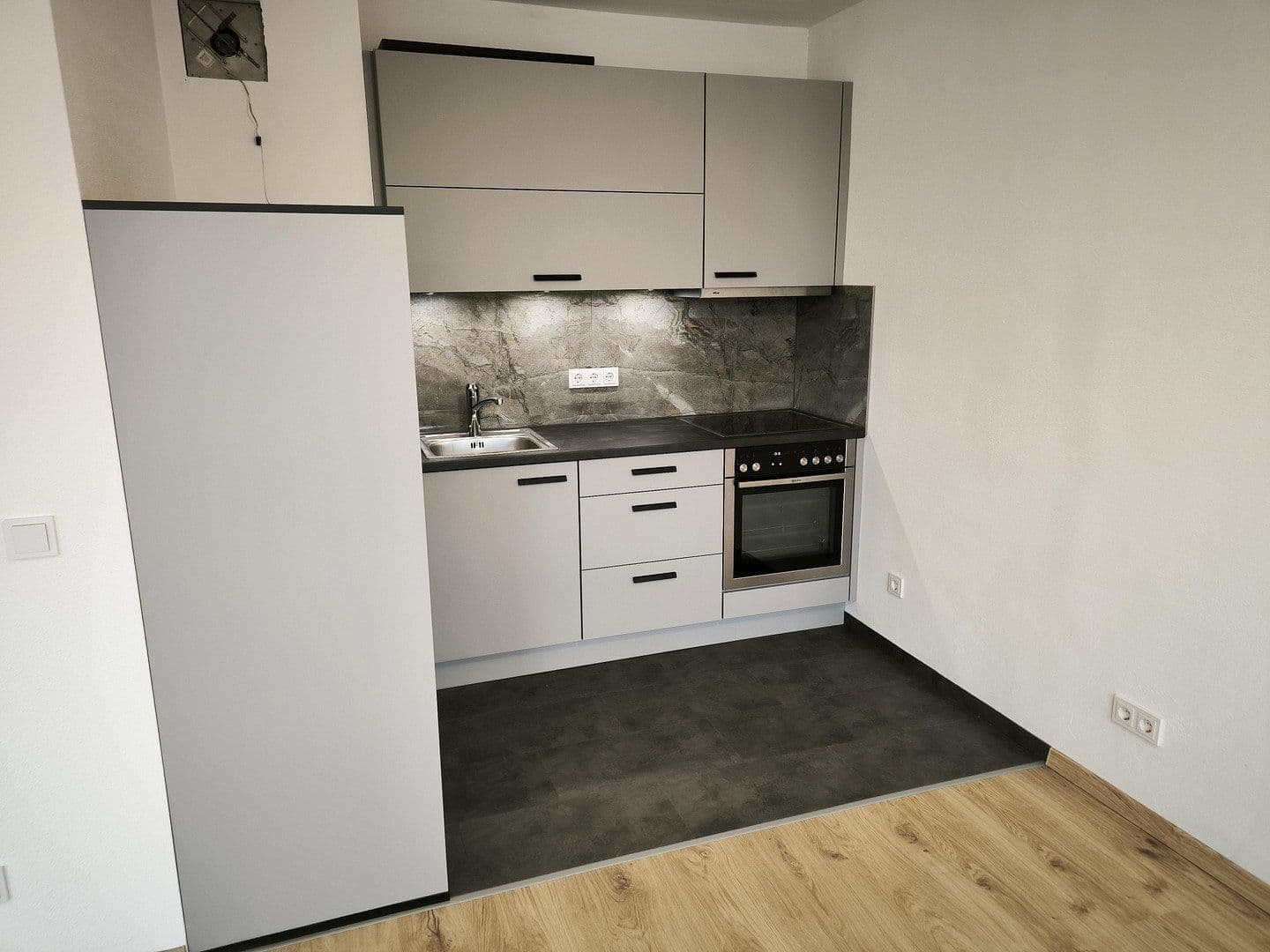 Pronájem bytu 1+1 39 m², Neuss, Severní Porýní-Vestfálsko Pronájem bytu 1+1 39 m², Neuss, Severní Porýní-Vestfálsko