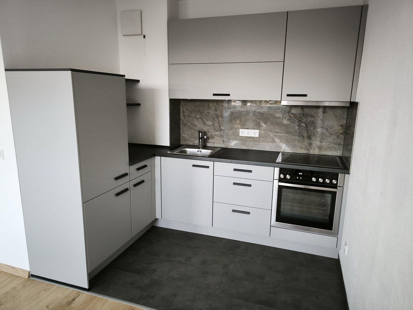 Pronájem bytu 1+1 39 m², Neuss, Severní Porýní-Vestfálsko Pronájem bytu 1+1 39 m², Neuss, Severní Porýní-Vestfálsko