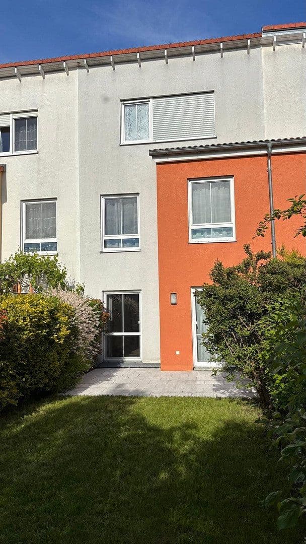 Prodej domu 122 m², pozemek 162 m², Erlangen, Bavorsko Prodej domu 122 m², pozemek 162 m², Erlangen, Bavorsko