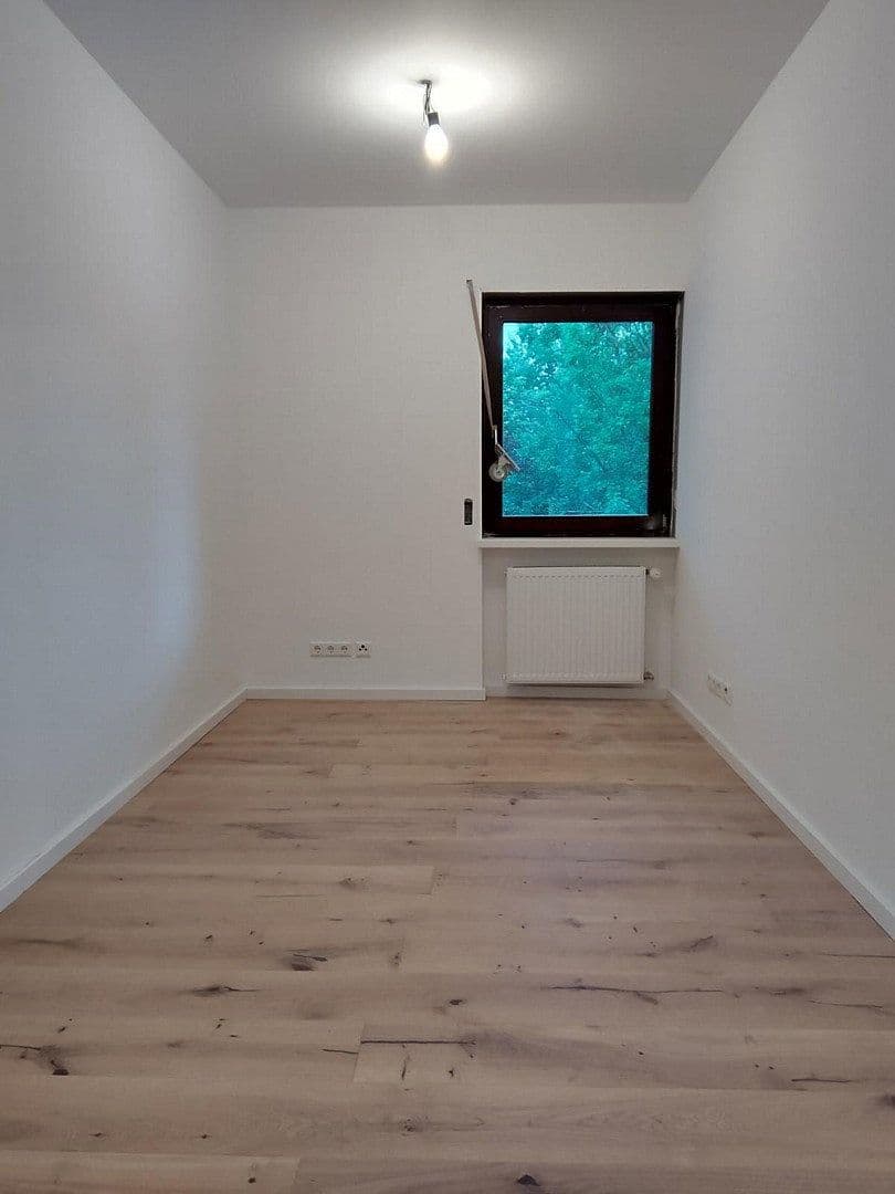 Pronájem bytu 2+1 45 m², Ludwigshafen, Porýní-Falc Pronájem bytu 2+1 45 m², Ludwigshafen, Porýní-Falc