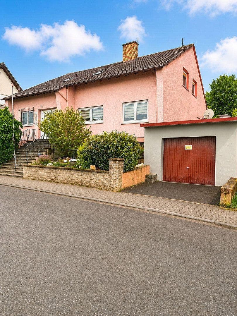 Prodej domu 210 m², pozemek 588 m², Groß-Umstadt, Hessen Prodej domu 210 m², pozemek 588 m², Groß-Umstadt, Hessen
