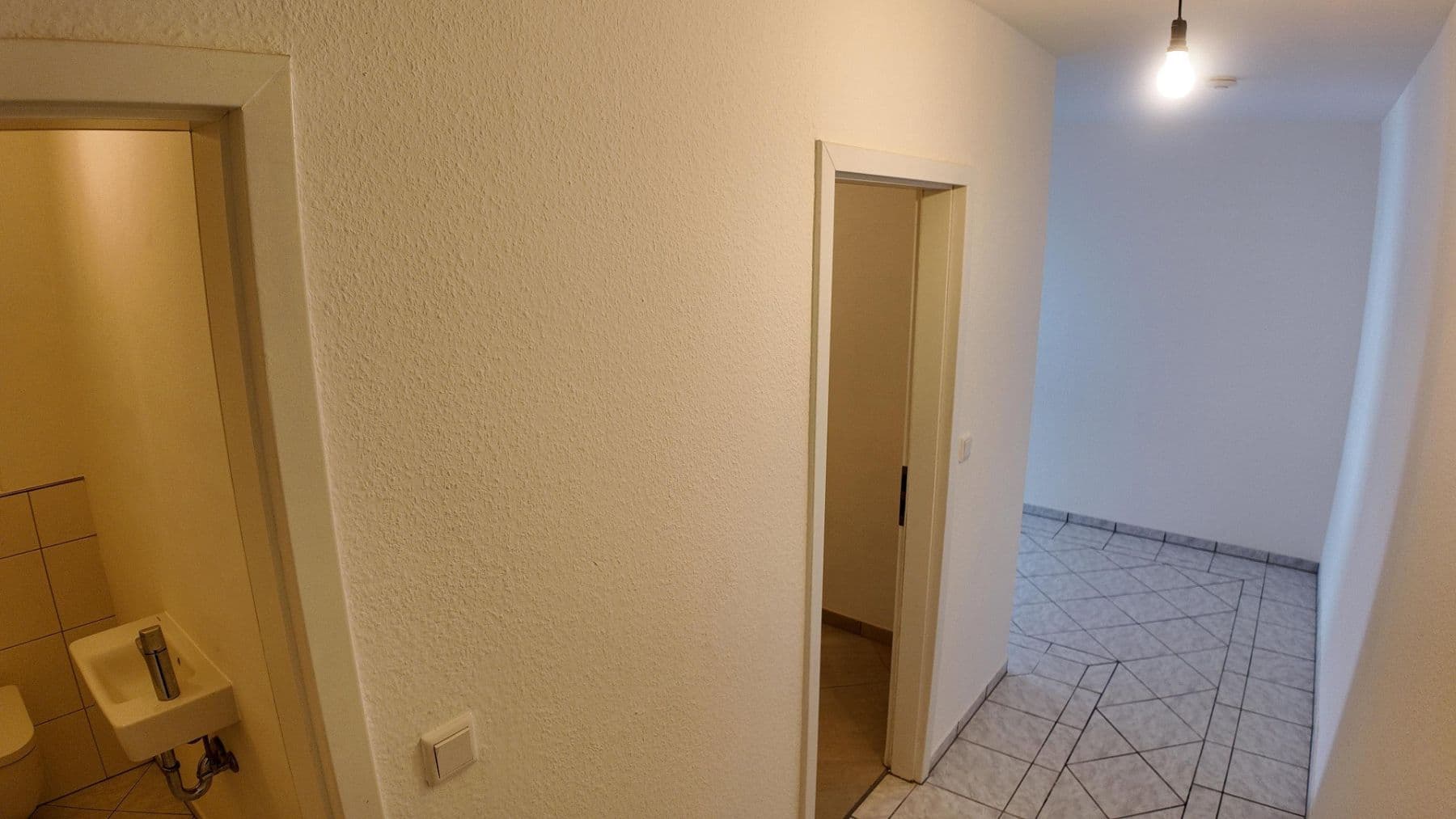 Pronájem bytu 3+1 86 m², Haan, Severní Porýní-Vestfálsko Pronájem bytu 3+1 86 m², Haan, Severní Porýní-Vestfálsko