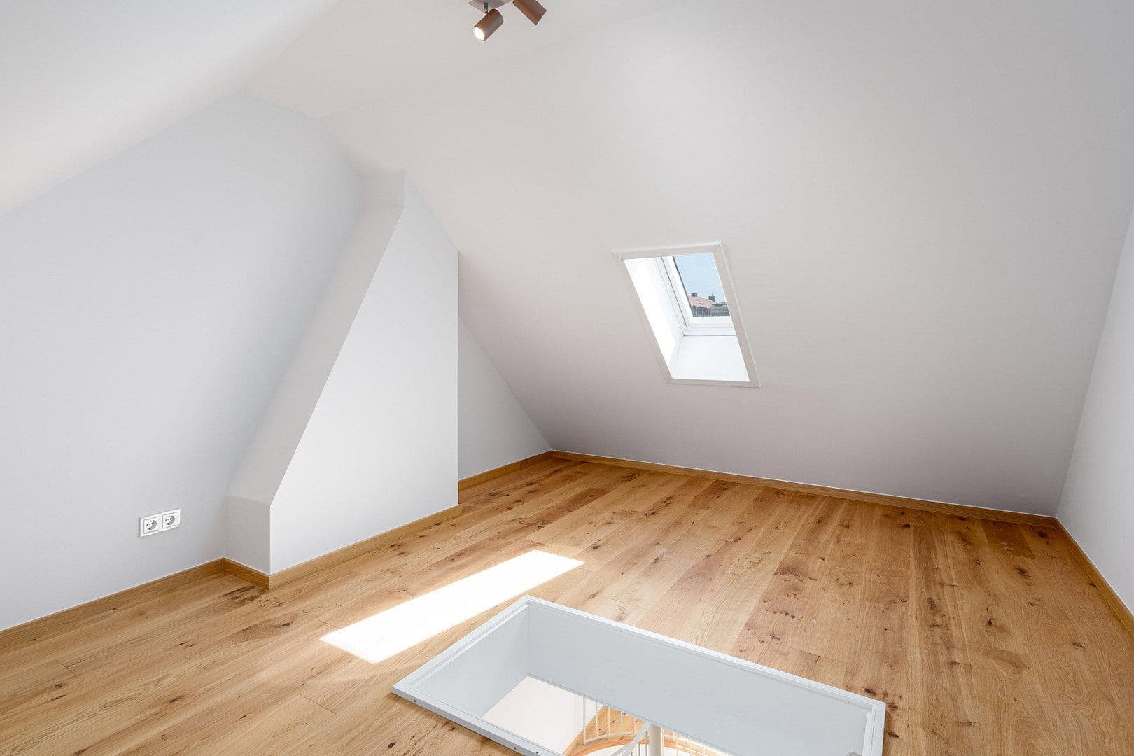 Prodej bytu 2+1 47 m², Oettingenstraße 20, München-Lehel, Bavorsko Prodej bytu 2+1 47 m², Oettingenstraße 20, München-Lehel, Bavorsko
