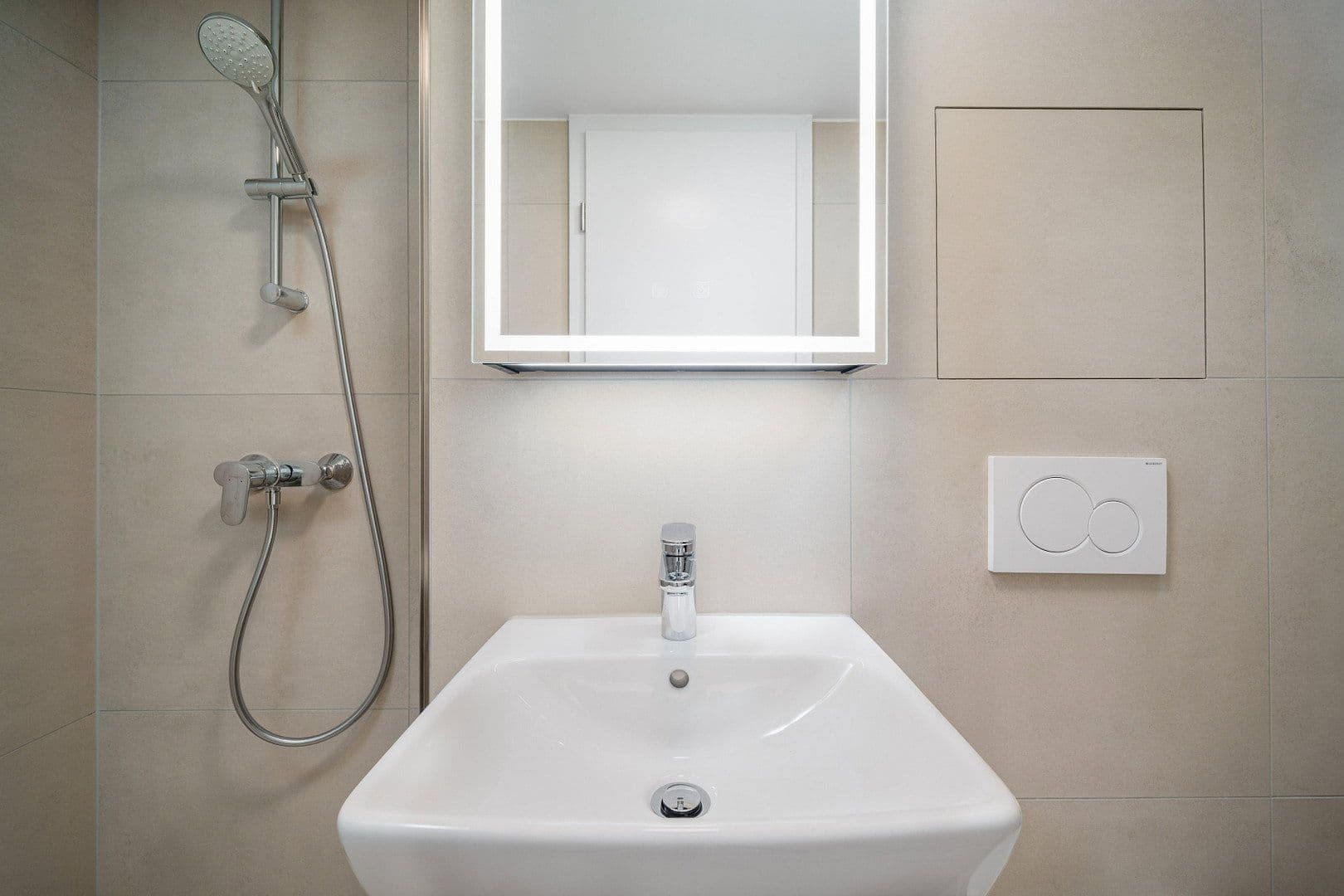 Prodej bytu 2+1 47 m², Oettingenstraße 20, München-Lehel, Bavorsko Prodej bytu 2+1 47 m², Oettingenstraße 20, München-Lehel, Bavorsko