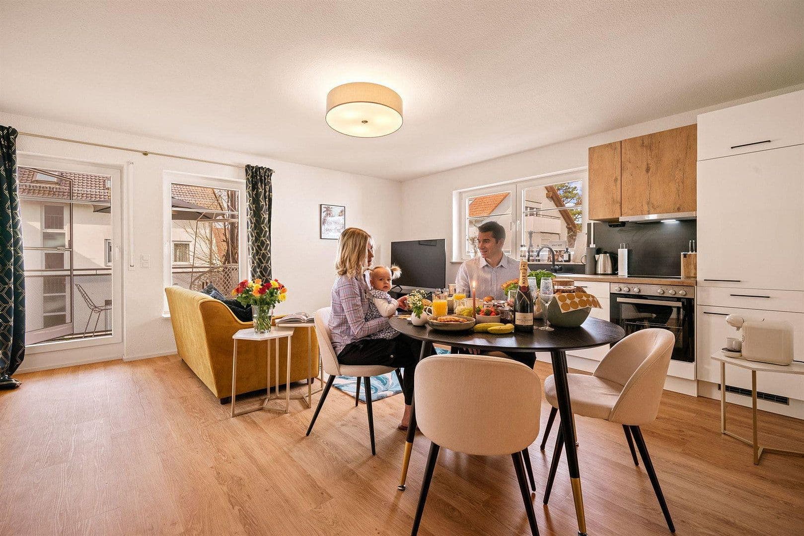 Pronájem bytu 1+1 43 m², Friedrichshafen, Bádensko-Württembersko Pronájem bytu 1+1 43 m², Friedrichshafen, Bádensko-Württembersko